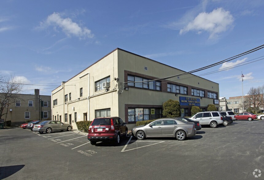 More Photos Of 147-151 W Merrick Rd, Freeport Medical For Lease