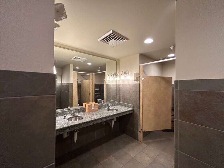 More Photos Of 525 SW Umatilla St, Redmond Office For Sale