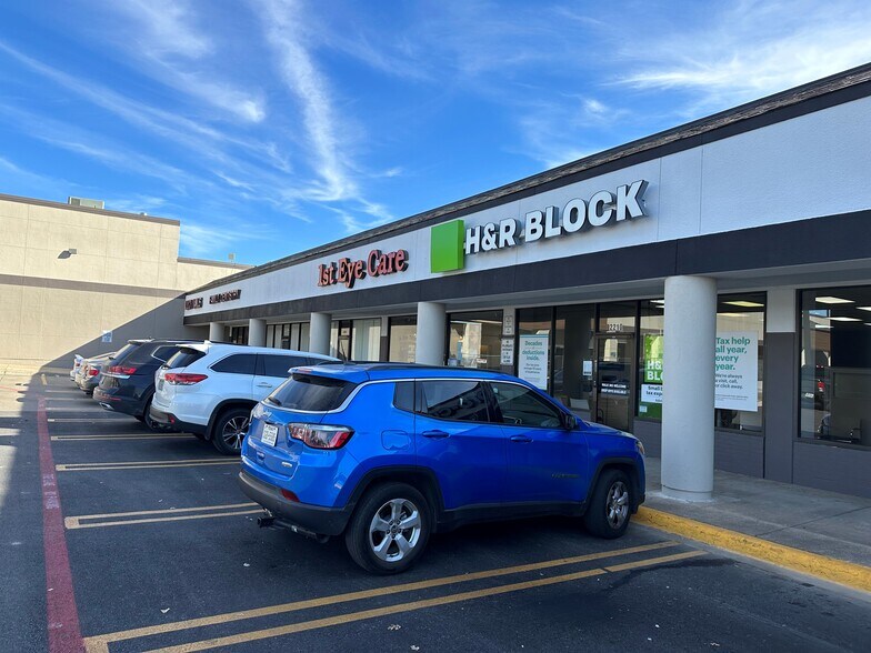 More Photos Of 2200 W Shady Grove Rd, Irving Unknown For Lease