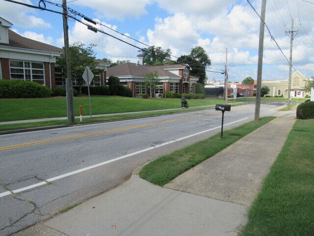 More Photos Of 108 Cedar St, Carrollton Office Residential For Sale