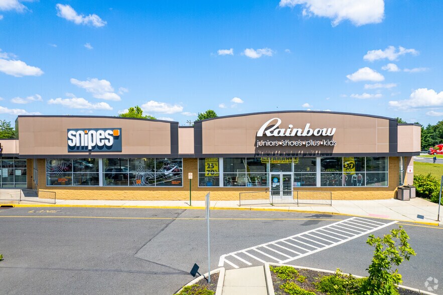 More Photos Of 1702 Nottingham Way, Hamilton Unknown For Lease