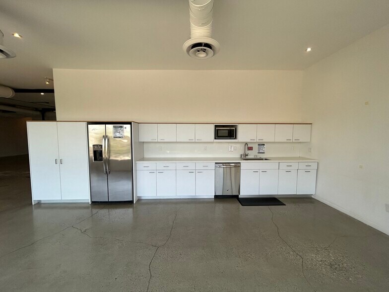 More Photos Of 4335 W Adams Blvd, Los Angeles Office For Lease