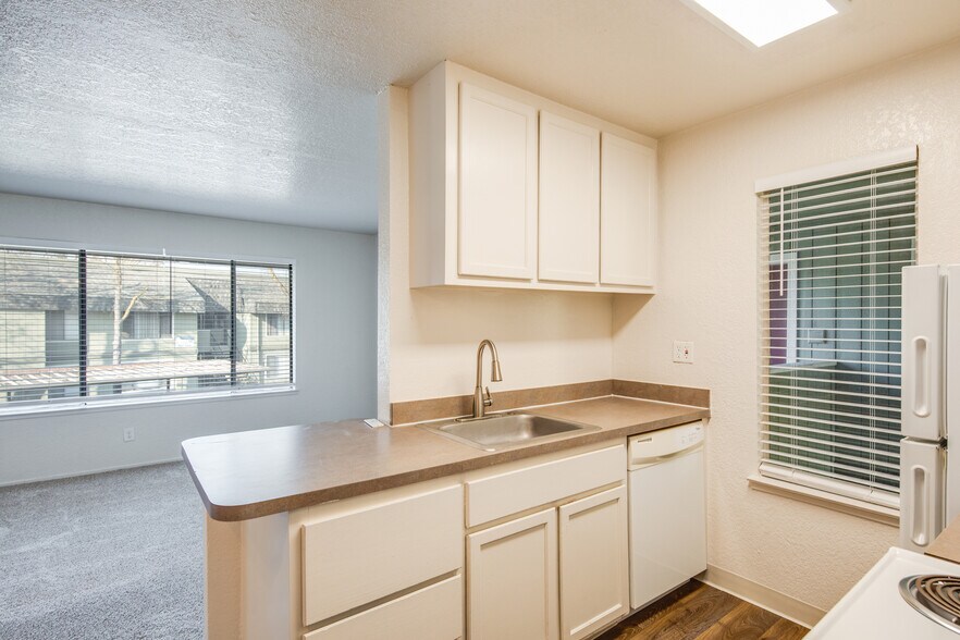 More Photos Of 602-710 Wimbledon Dr, Lodi Apartments For Sale