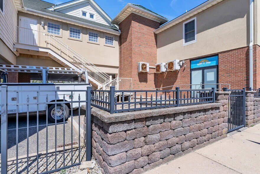 More Photos Of 580 Main St, Manasquan Restaurant For Sale