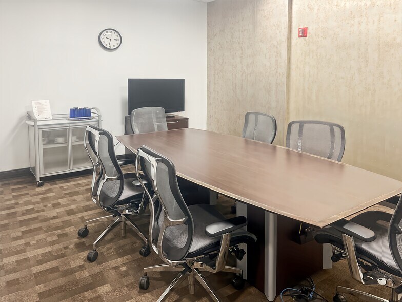 More Photos Of 100 Park Ave, New York Coworking Space