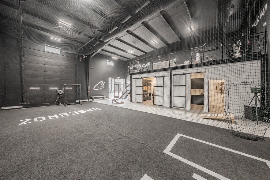 More Photos Of 13053 Harmon Rd, Fort Worth Warehouse For Sale