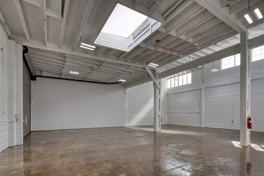 More Photos Of 3421 Hollis St, Oakland Warehouse For Sale