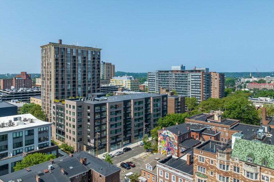 More Photos Of 18 High St, New Haven Apartments For Lease