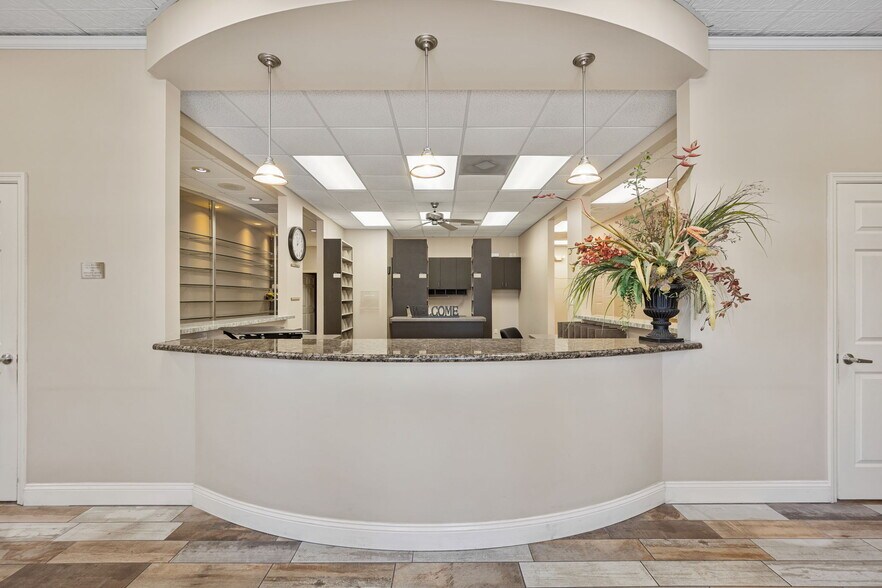 More Photos Of 14522 University Point Pl, Tampa Medical For Sale