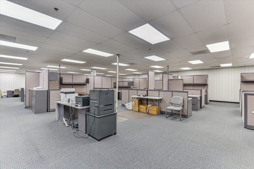More Photos Of 1089 Augusta Rd, Warrenville Office For Lease