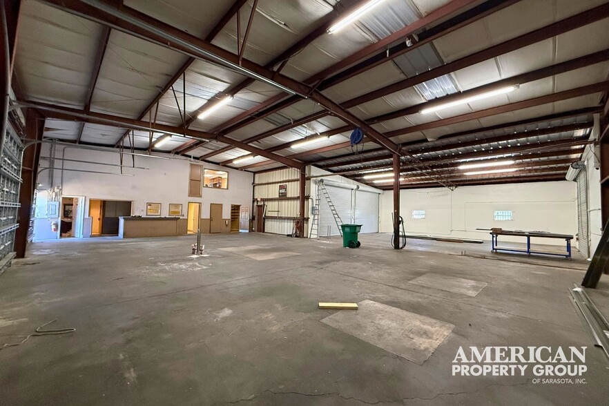 More Photos Of 6099 Deacon Rd, Sarasota Warehouse For Sale