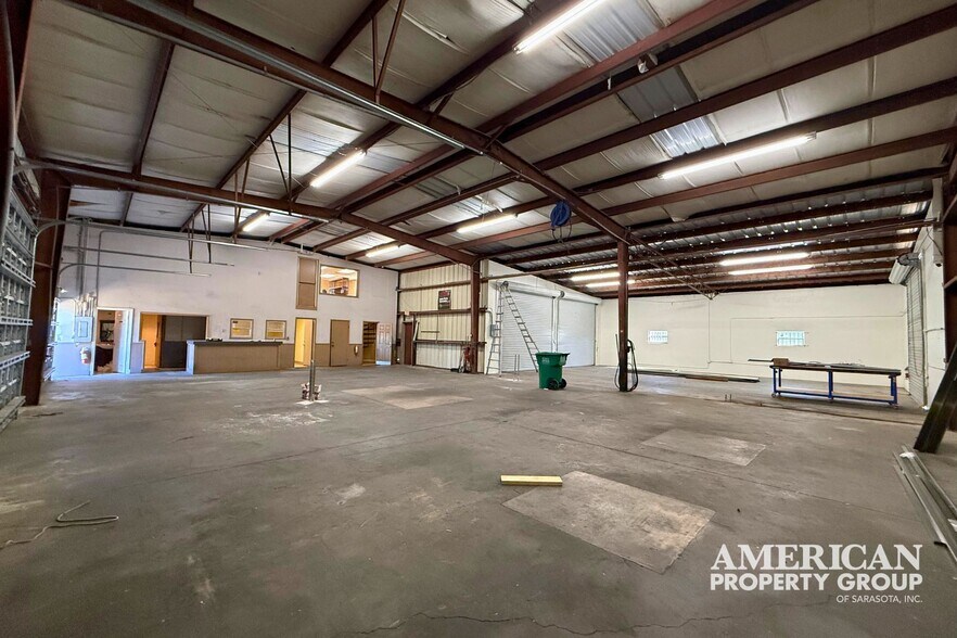 More Photos Of 6099 Deacon Rd, Sarasota Warehouse For Lease