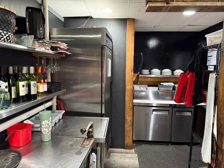 More Photos Of 160 W Broadway St, Sparta Restaurant For Sale