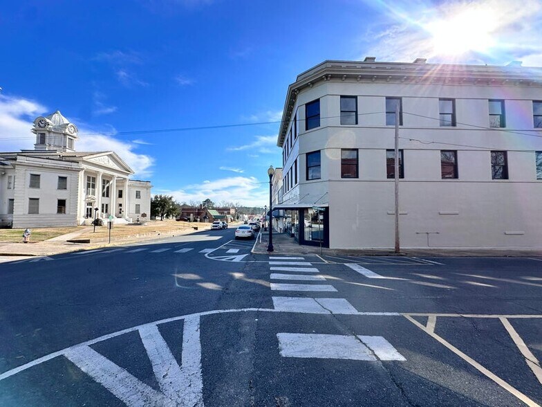 More Photos Of 200 S 3rd St, Leesville Hospitality For Sale