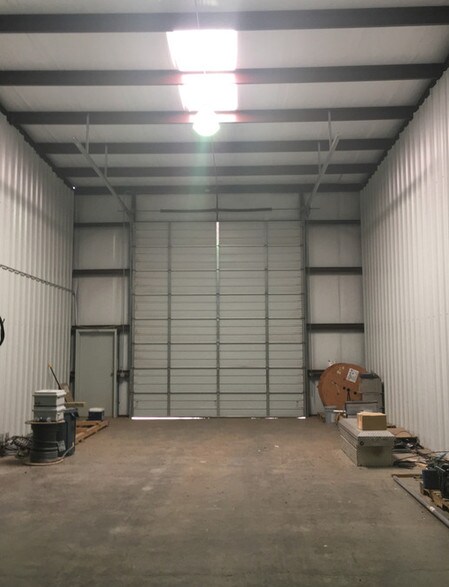 More Photos Of 801 S Pagewood Ave, Odessa Showroom For Lease