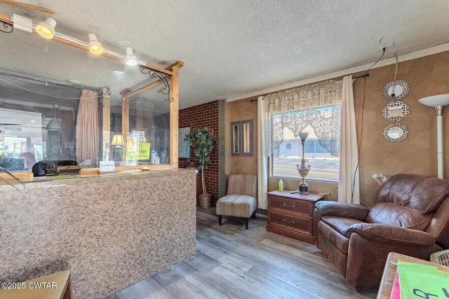 More Photos Of 618 N 22nd Ave, Humboldt Hotel For Sale
