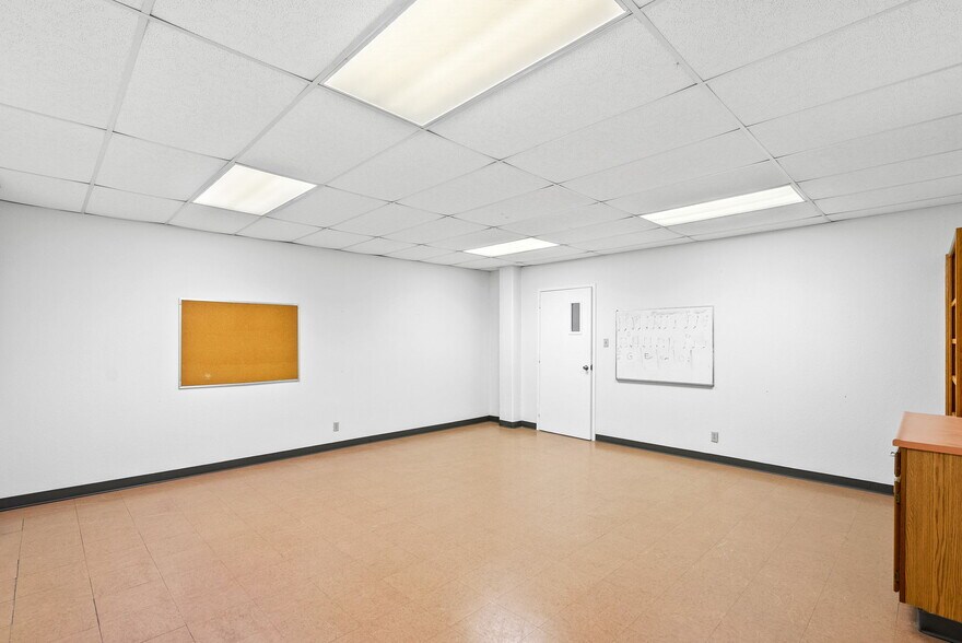 More Photos Of 1701 W Woodlawn Ave, San Antonio Religious Facility For Sale