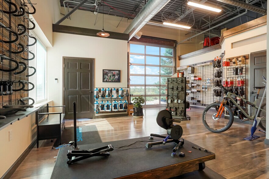 More Photos Of 791 Southpark Dr, Littleton Flex For Sale