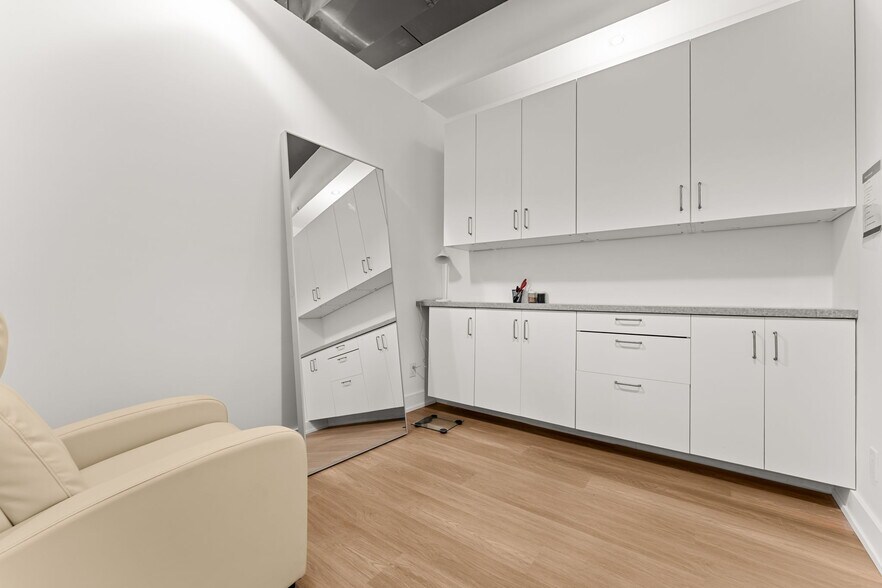 More Photos Of 21 Camden St, Toronto Office For Sale