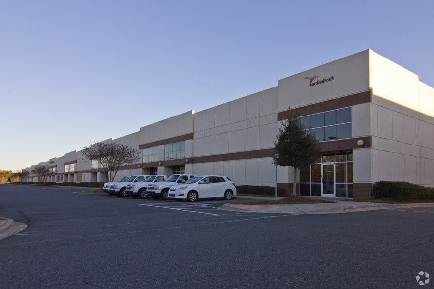 More Photos Of 3845 Shopton Rd, Charlotte Light Distribution For Lease