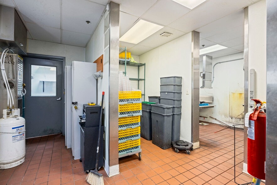 More Photos Of 350 University Blvd, Harrisonburg Freestanding For Sale