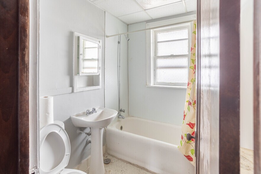 More Photos Of 146 157th St, Calumet City Apartments For Sale