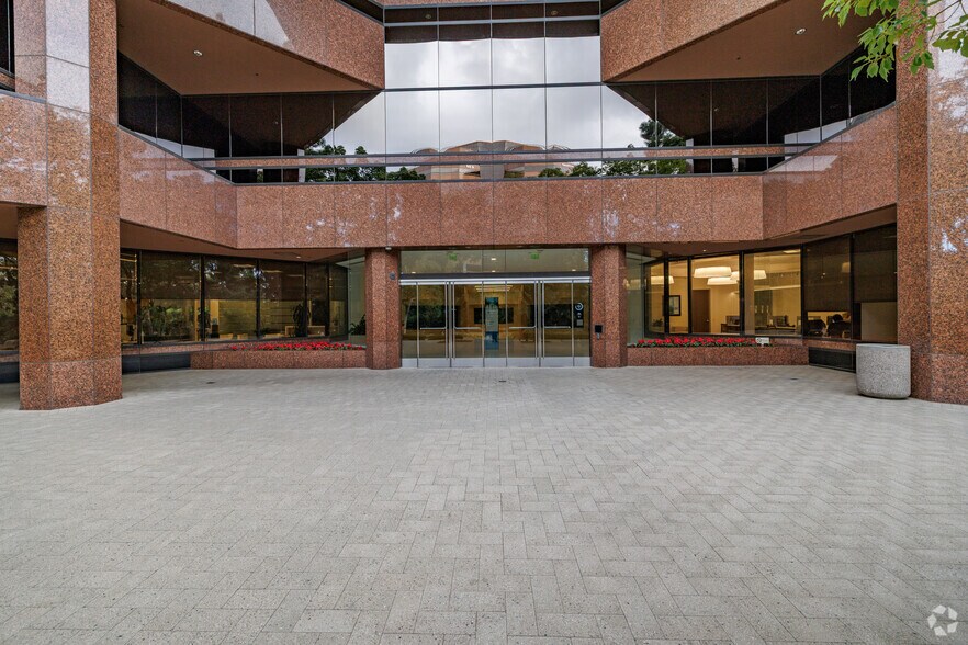 More Photos Of 4370 La Jolla Village Dr, San Diego Office For Lease