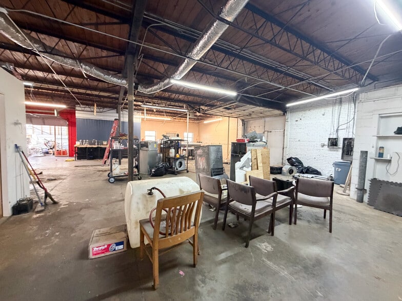 More Photos Of 1508 2nd Ave, Opelika Flex For Lease