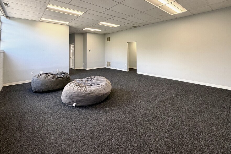 More Photos Of 314 Wilson Ave, Norwalk Warehouse For Lease