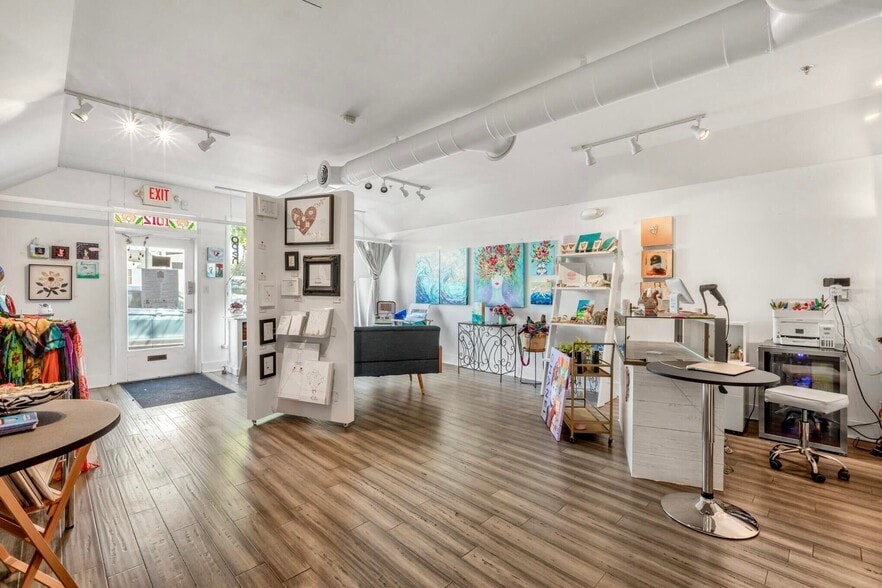 More Photos Of 1012 Truman Ave, Key West Storefront For Sale