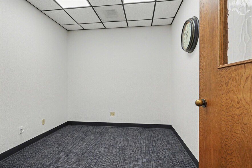 More Photos Of 3103 S Juniper Ave, Broken Arrow Office For Lease