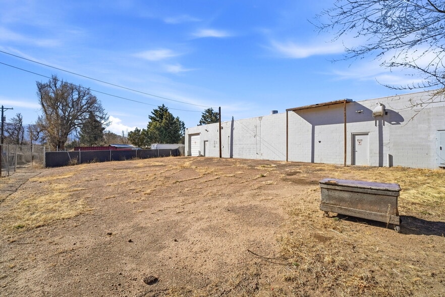More Photos Of 2513-2515 E Willamette Ave, Colorado Springs Manufacturing For Lease