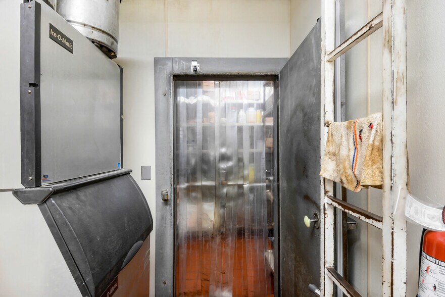 More Photos Of 142 N Mountain Ave, Ontario Restaurant For Sale