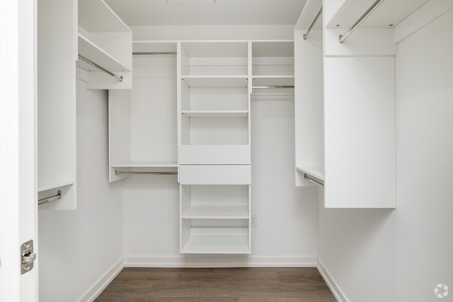 More Photos Of 6933 Santa Monica Blvd, Los Angeles Apartments For Lease