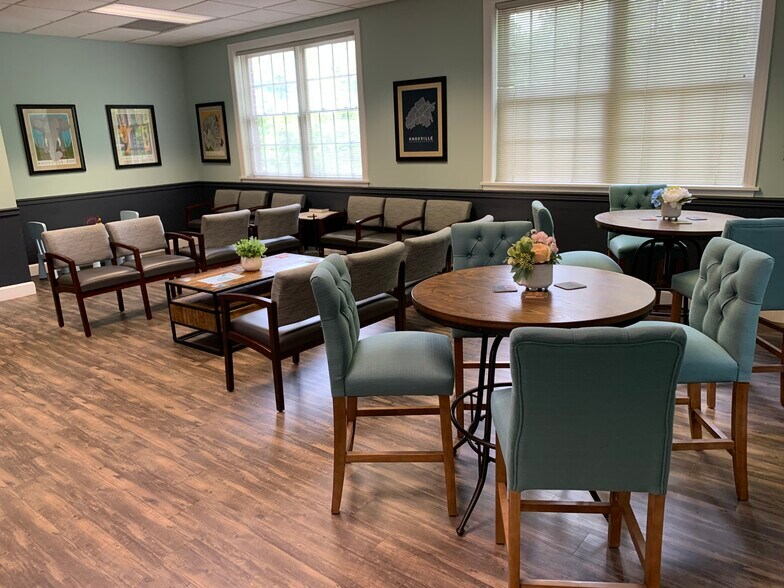 More Photos Of 305 Westfield Rd, Knoxville Medical For Sale