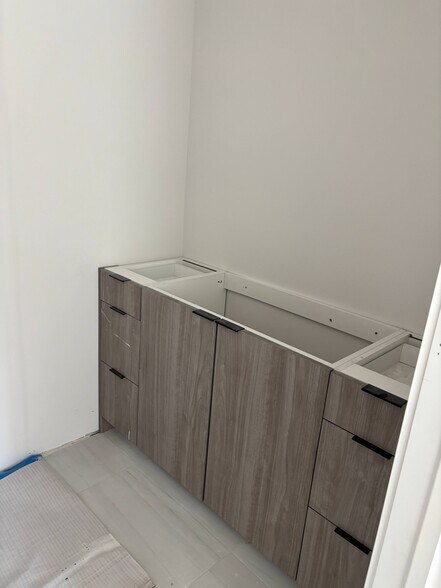 More Photos Of 2233 Hollywood Blvd, Hollywood Apartments For Lease