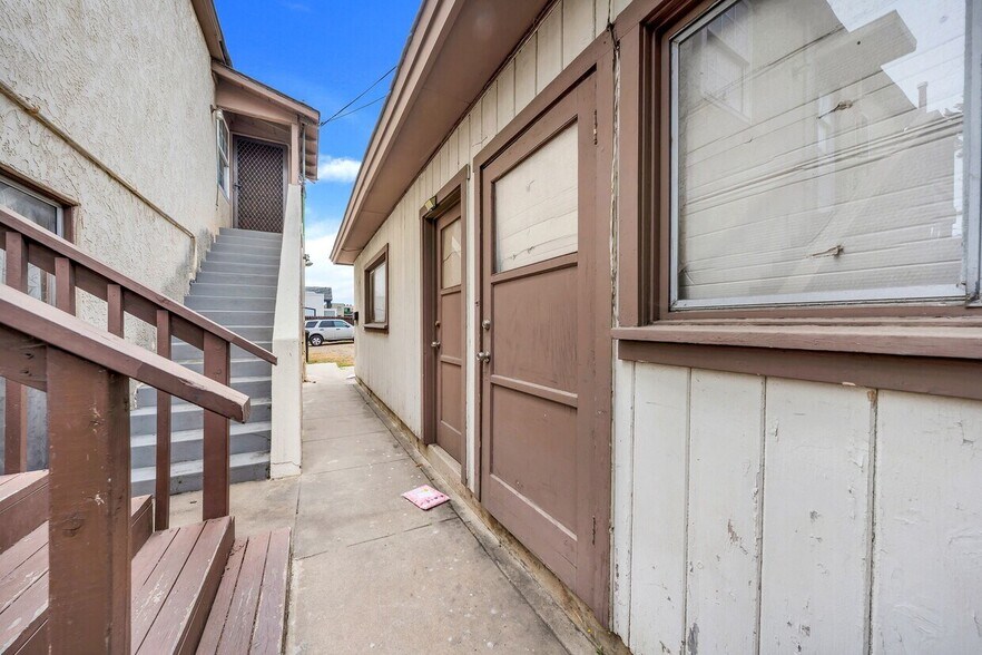 More Photos Of 3018-20 Nimitz Blvd, San Diego Specialty For Sale