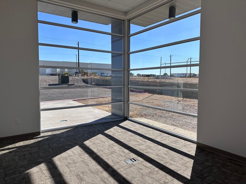 More Photos Of 19926 Kraus Lp, Laredo Distribution For Sale