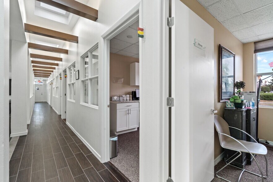 More Photos Of 3800 26th St W, Bradenton Medical For Sale