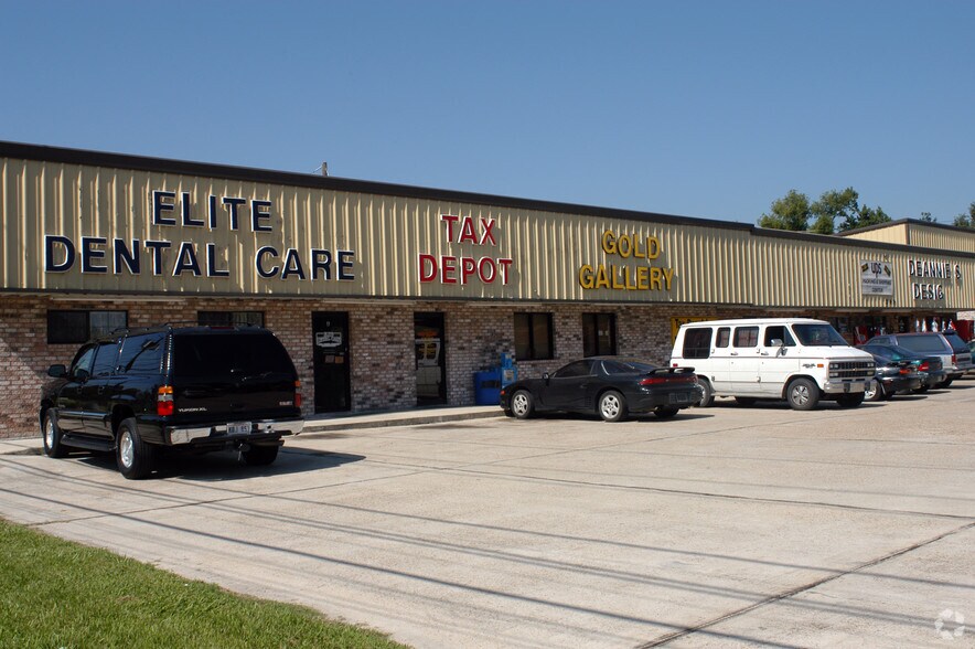 Primary Photo Of 243 Canal St, Luling Freestanding For Sale