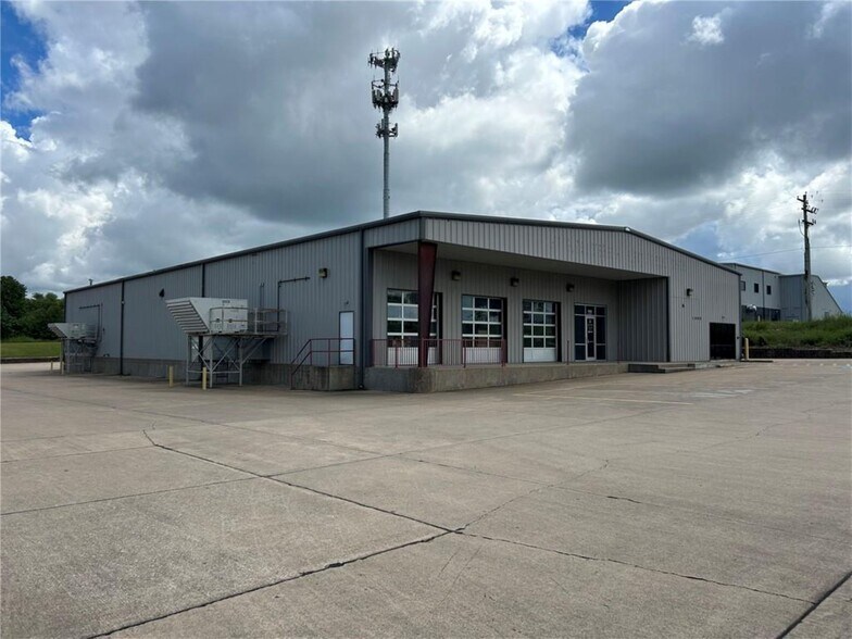 More Photos Of 1000 48th Street, Springdale Industrial For Lease