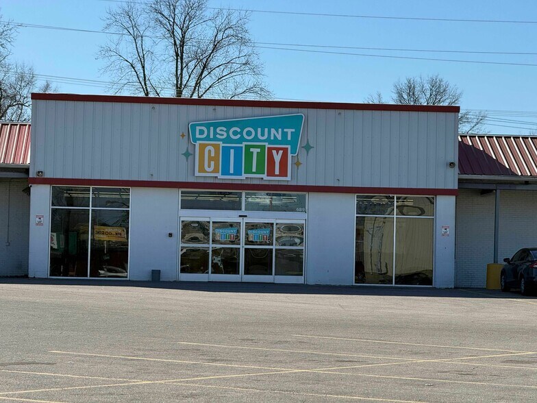 More Photos Of 689-699 S Monroe St, Lebanon General Retail For Sale