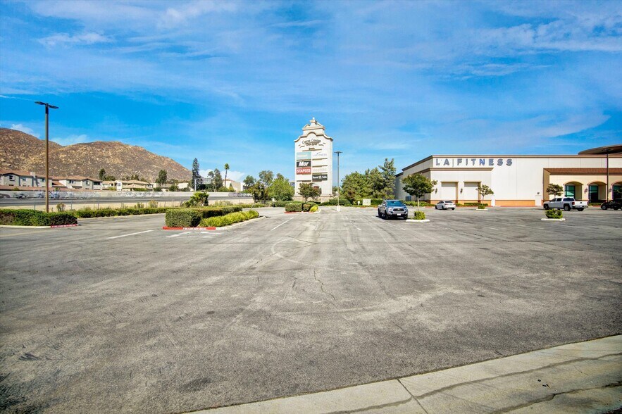 More Photos Of Canyon Springs Parkway, Riverside Land For Lease