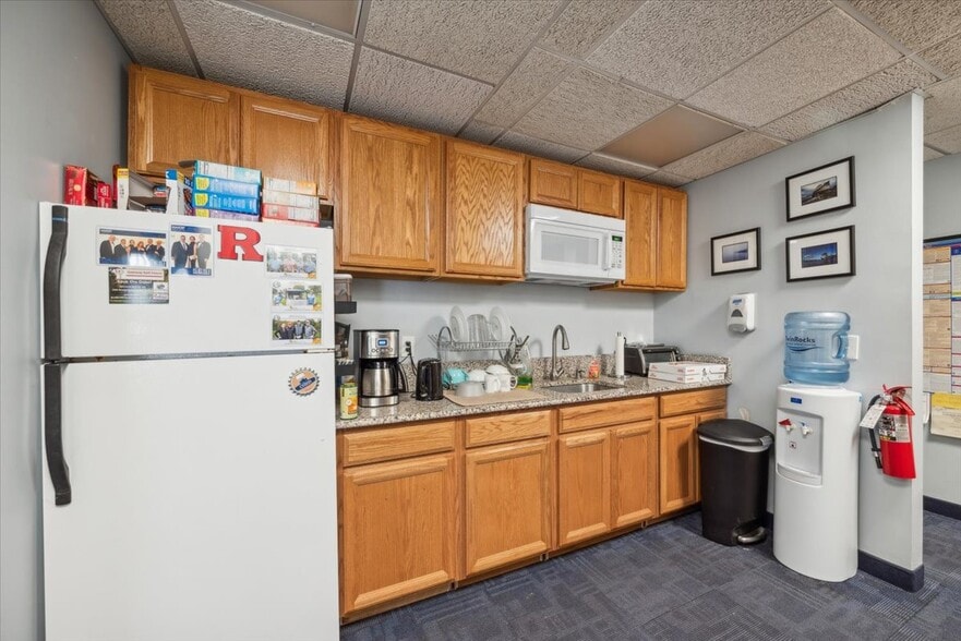 More Photos Of 495 Union Ave, Middlesex Medical For Lease