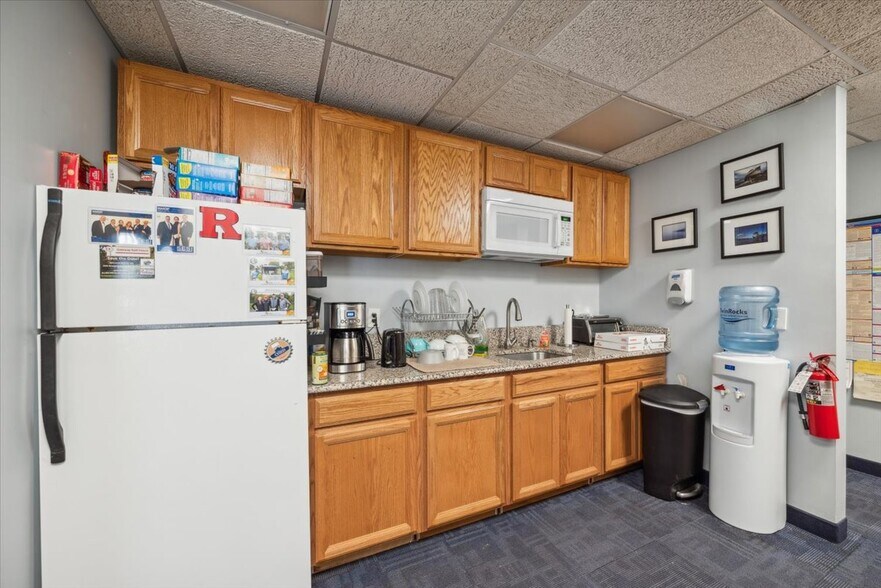More Photos Of 495 Union Ave, Middlesex Medical For Sale