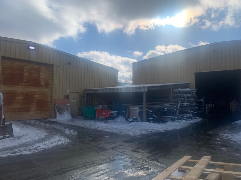 More Photos Of 1704 E Highland Rd, Highland Township Warehouse For Lease