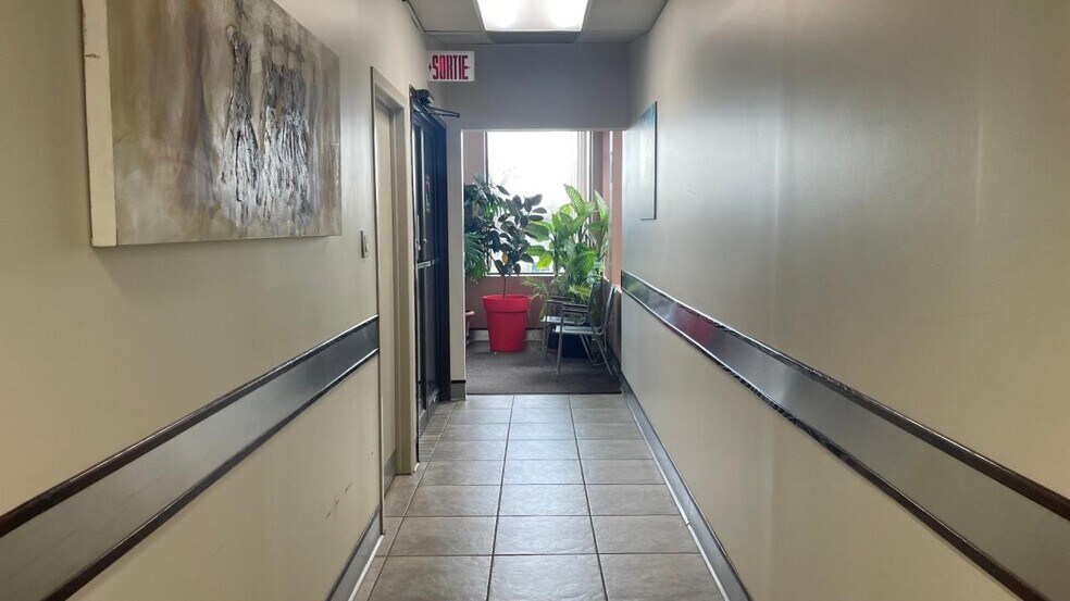 More Photos Of 2944 Boul Taschereau, Longueuil Office For Lease