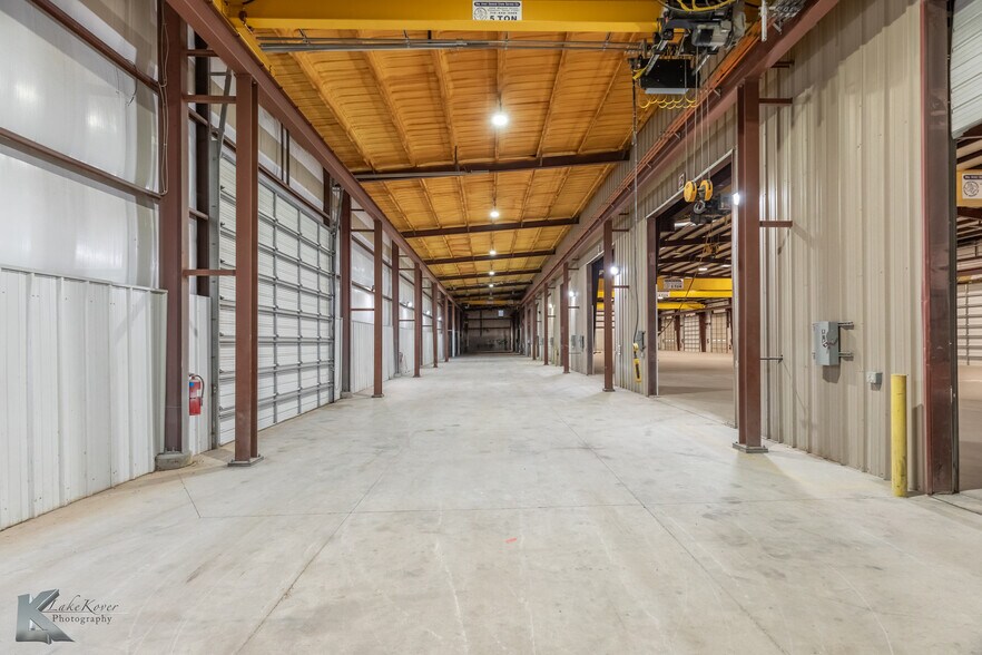 More Photos Of 10027 S Frontage Rd, Clyde Manufacturing For Sale