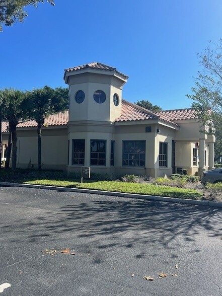 Primary Photo Of 9860 Alternate A1A, Palm Beach Gardens Freestanding For Lease