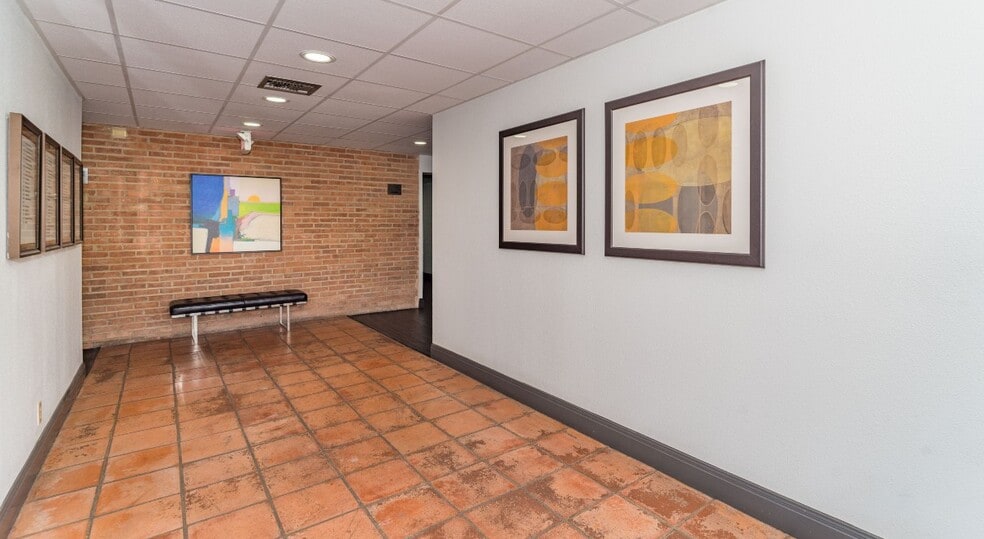 More Photos Of 8546 Broadway St, San Antonio Office Residential For Lease